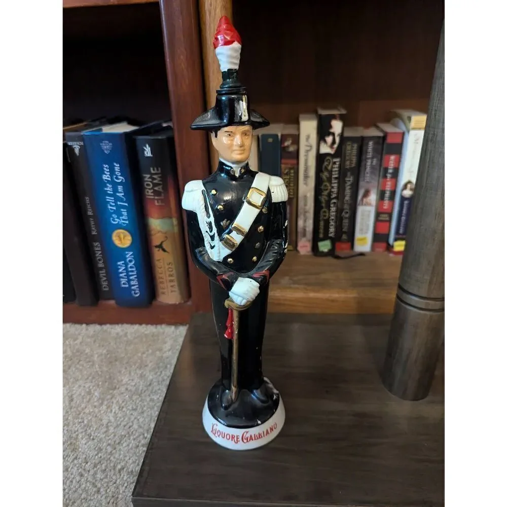 Vintage  1960s CORANETTI ITALY Liquore Galliano Napolean Soldier  Decanter 18